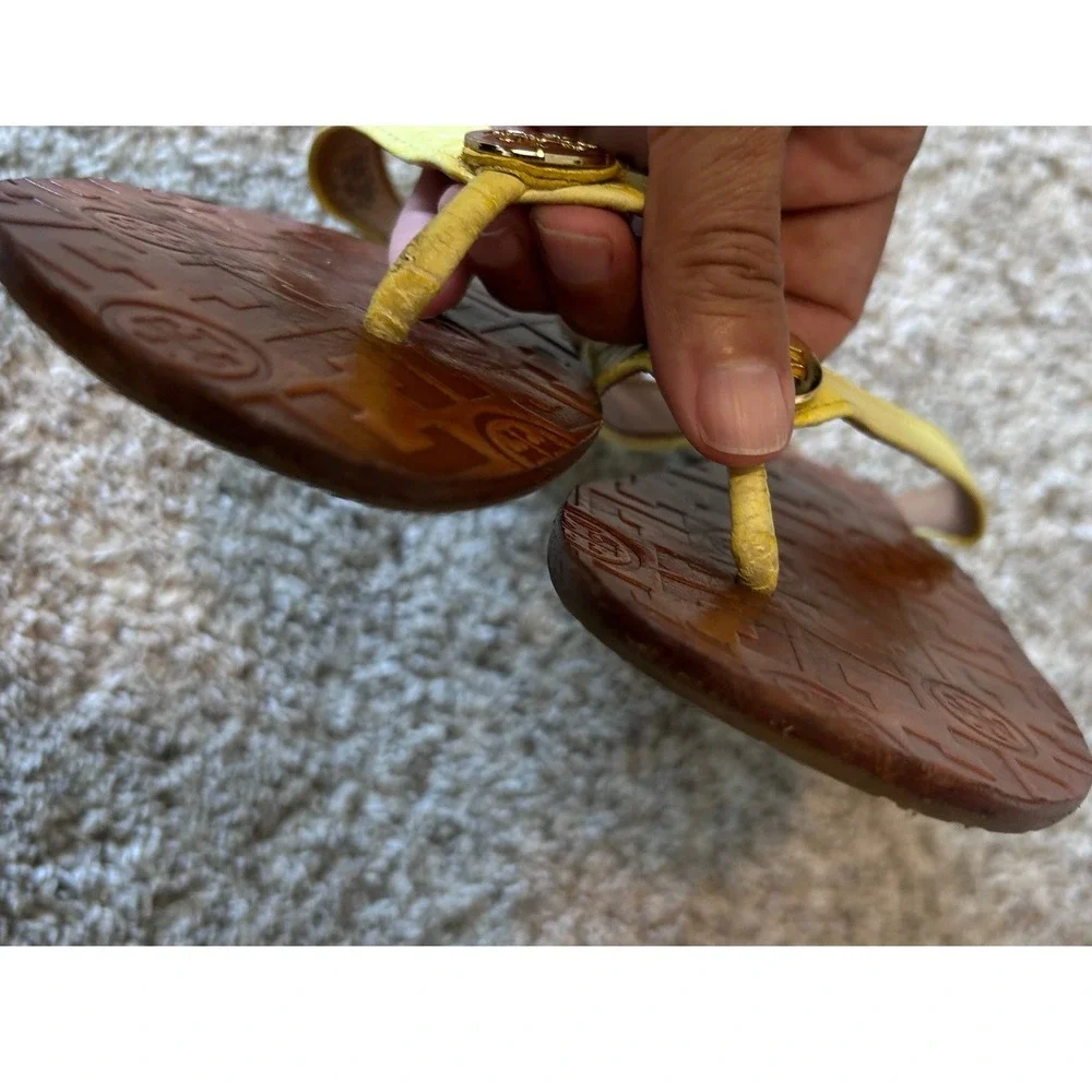 Tory Burch Thora Sandals Yellow Croc Embossed Leather Logo Thong Slides 7M
